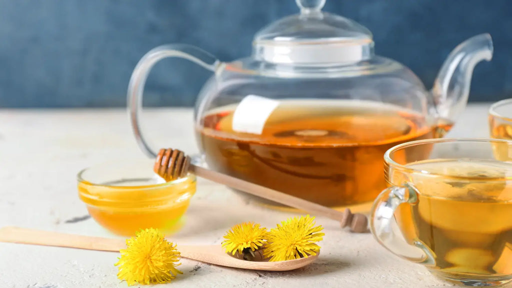 Dandelion tea and dandelion flowers