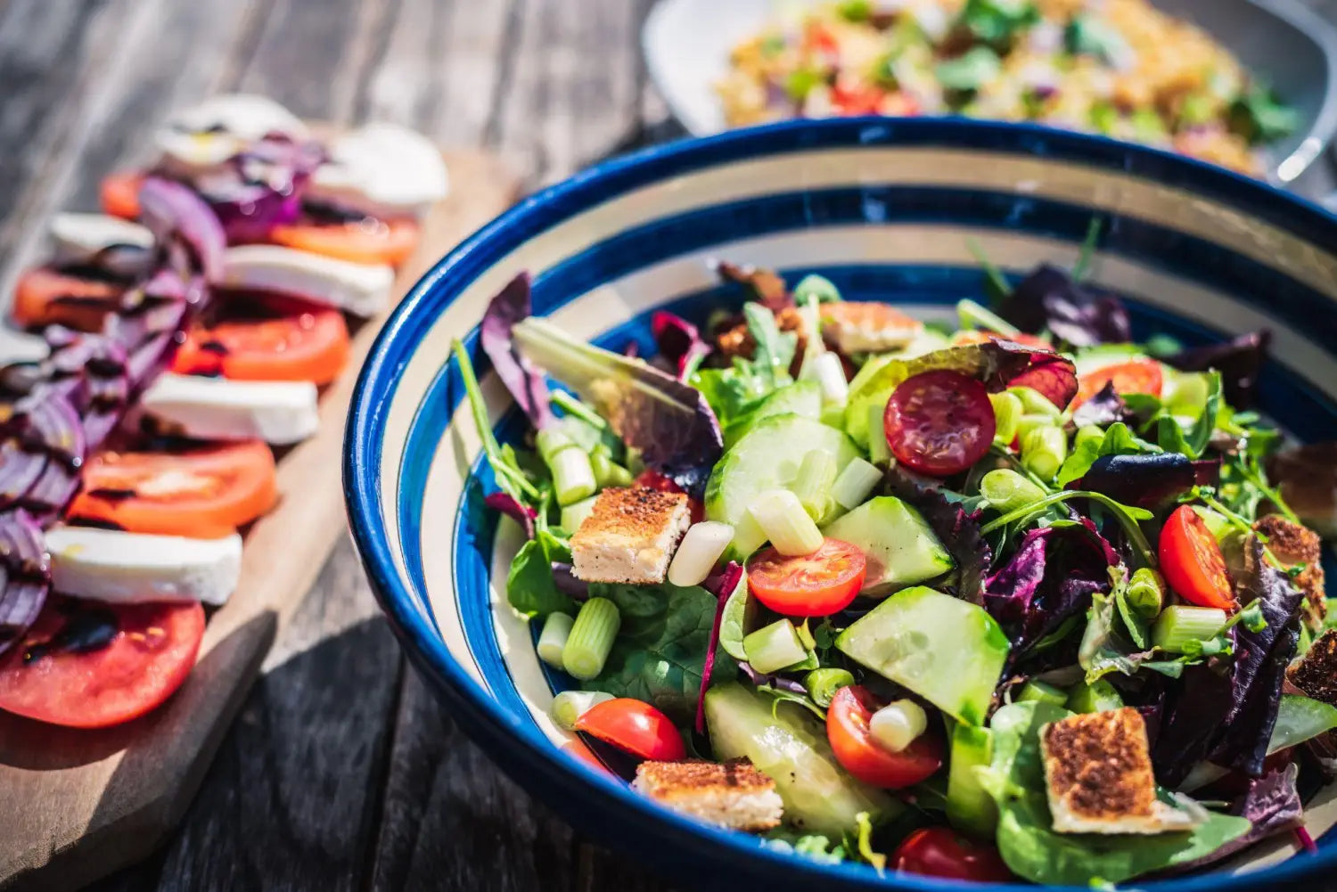 Bowl of healthy salad.