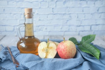 Apple cider vinegar and apples